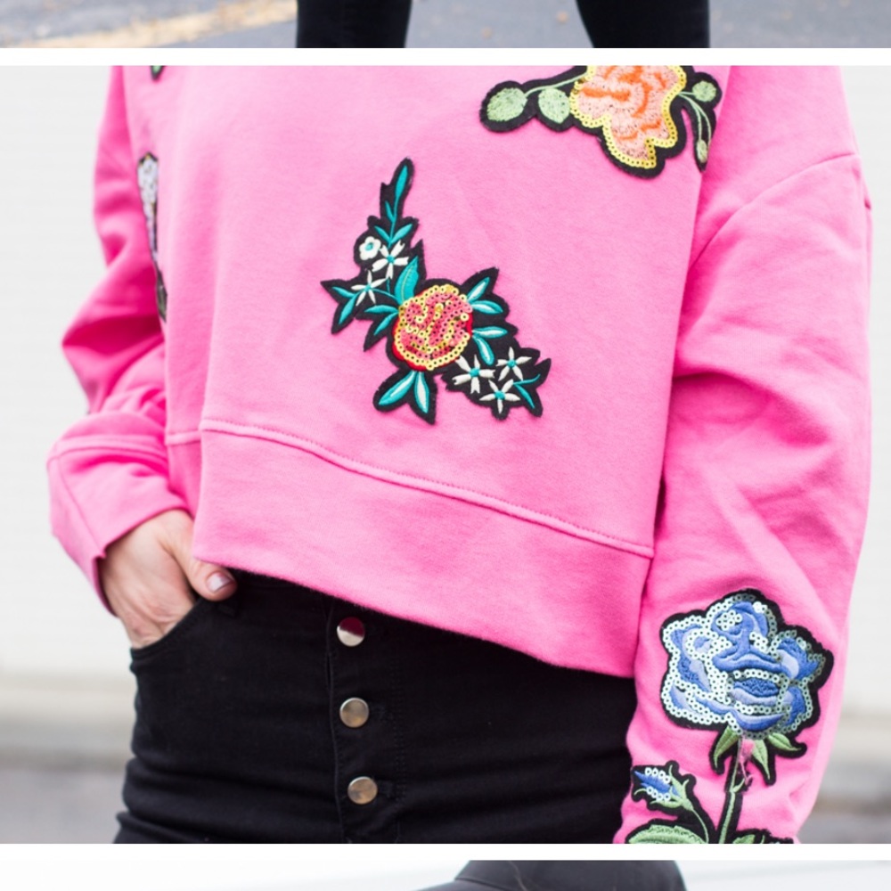 *HOST PICK* - Zara cropped sweatshirt with sequenced flower patches - Picture 3 of 12
